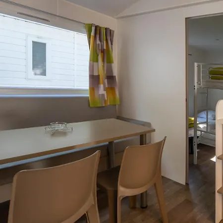 مكان تخييم Les Rives D'auzon Confort 5 Pers 3*
